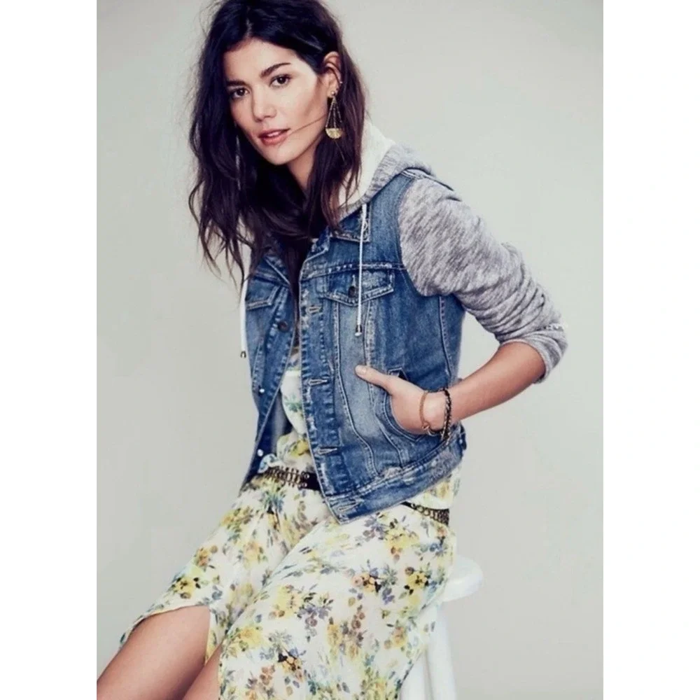 Free People Denim Jacket With Sweater Sleeves Sz Small Mid Wash Preppy Classic - Picture 2 of 9